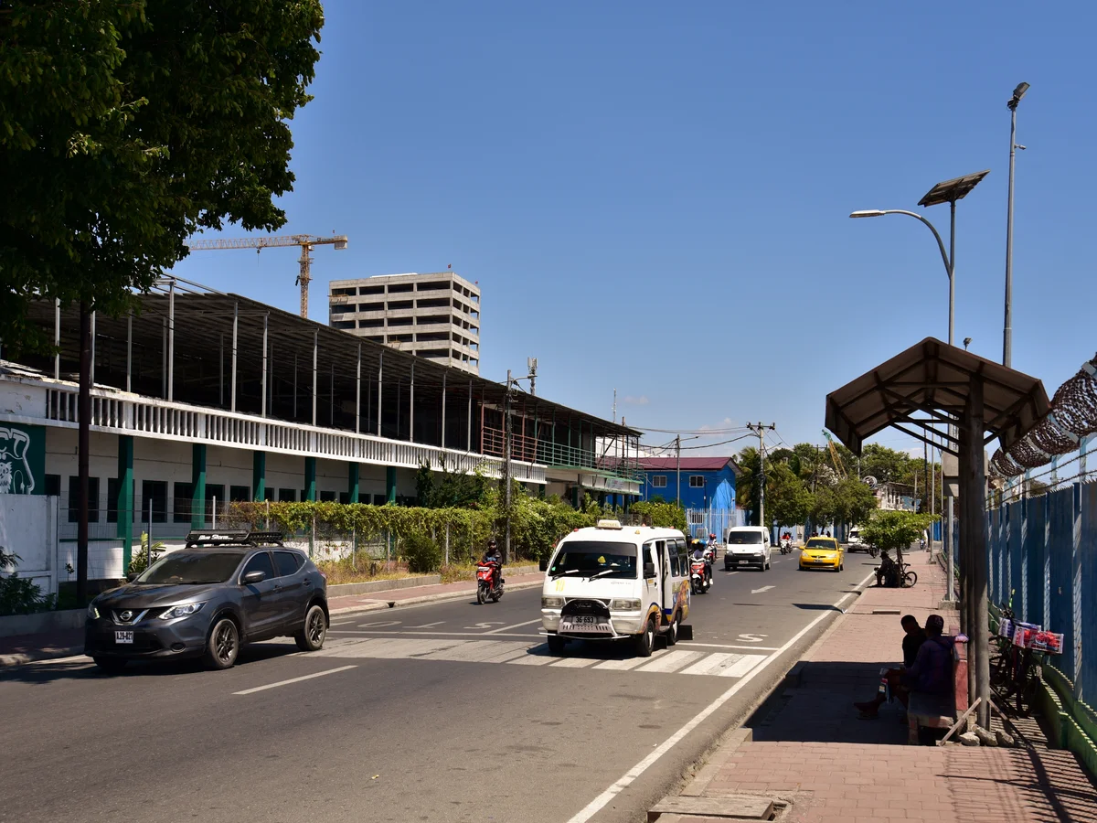 Multilingual street sign on Avenida Marginal, Dili