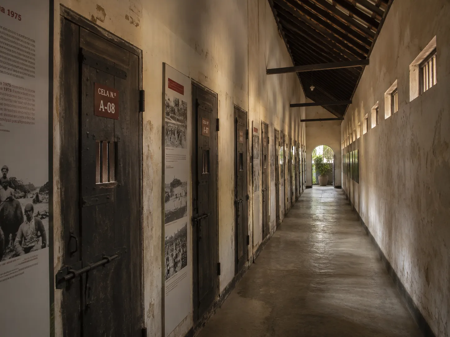 Chega! Exhibition corridor inside the former Comarca prison